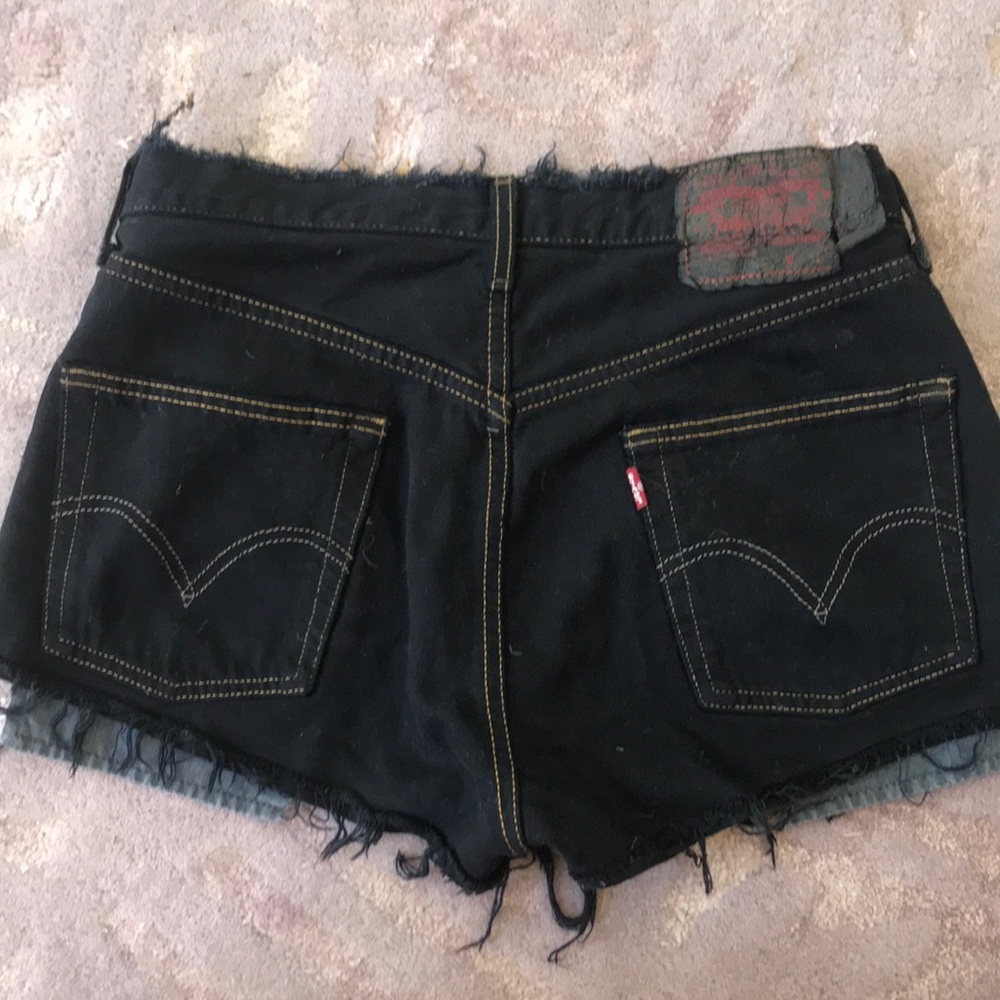 Vintage Levi’s Short - Picture 3 of 3